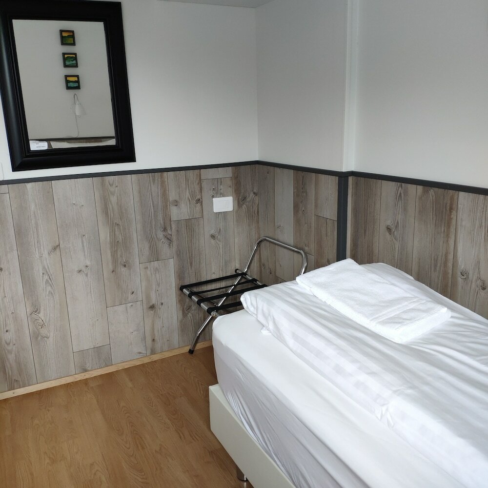 Фото Laugar Guesthouse