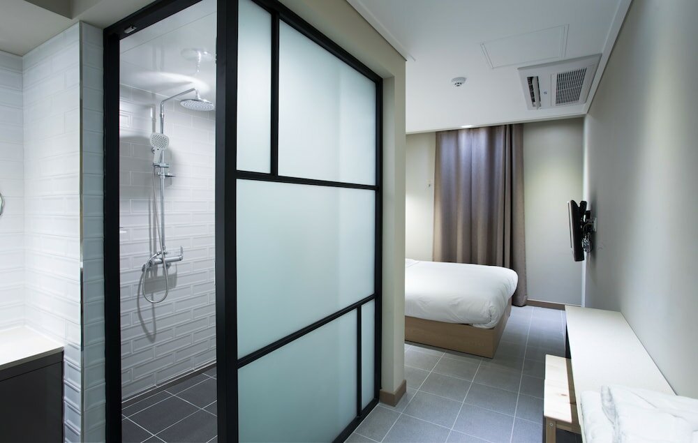 Фото Hotel Millhaus Shinchon