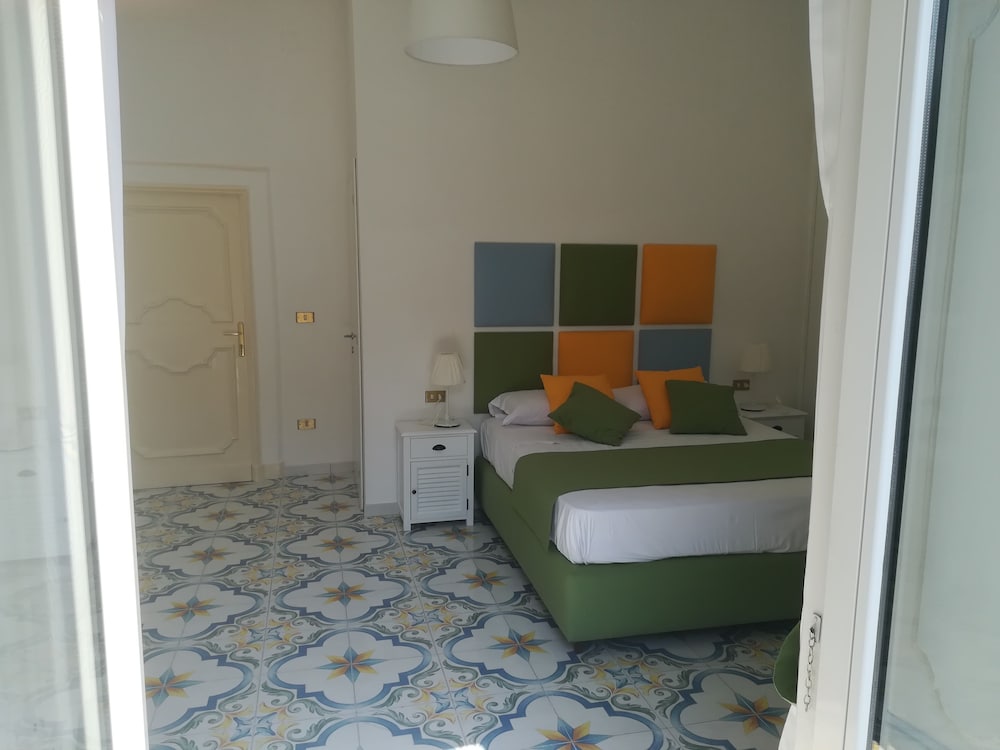 Фото Suite Napoli Riviera