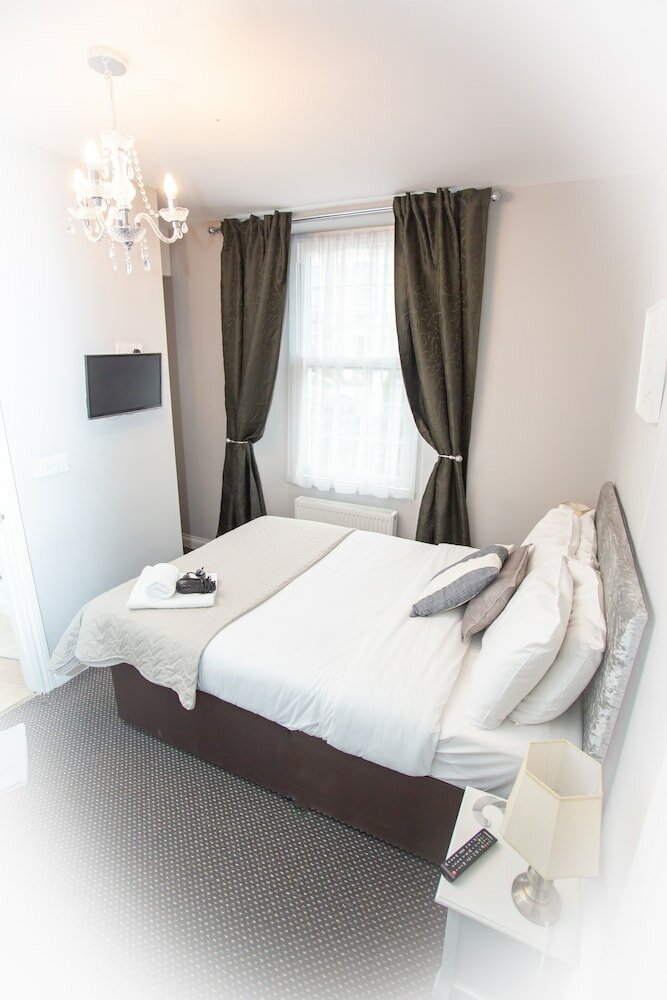 Фото The Ibrox Lodge