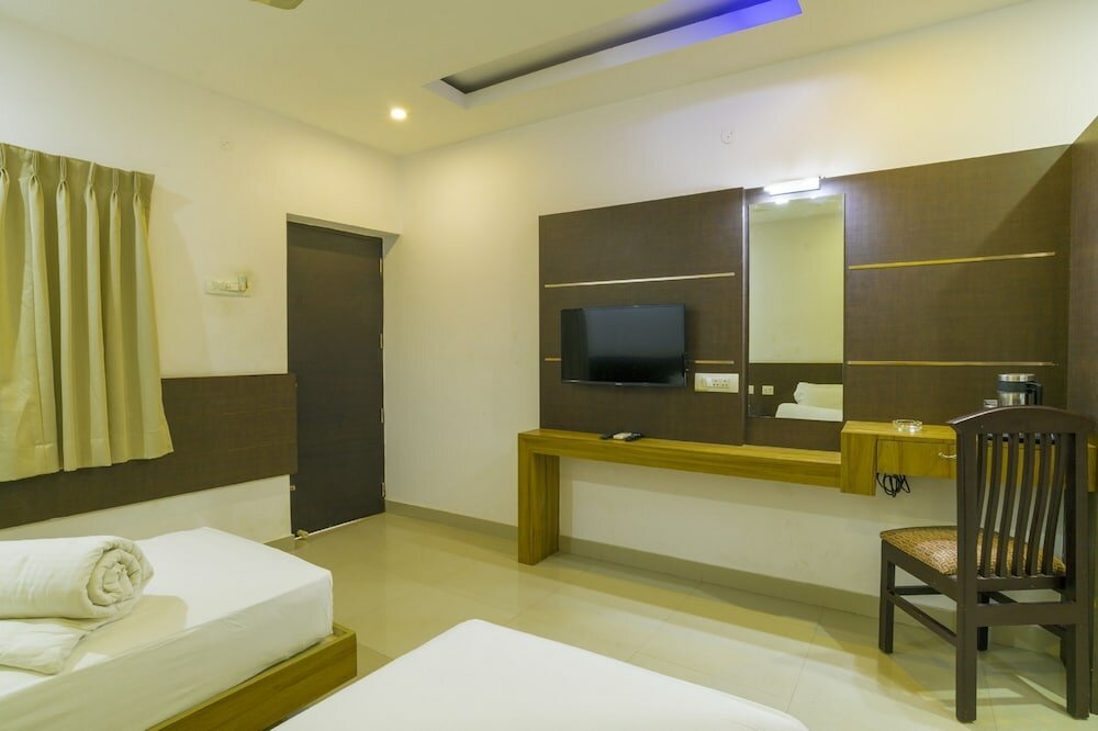 Фото Crescent Inn Navallur