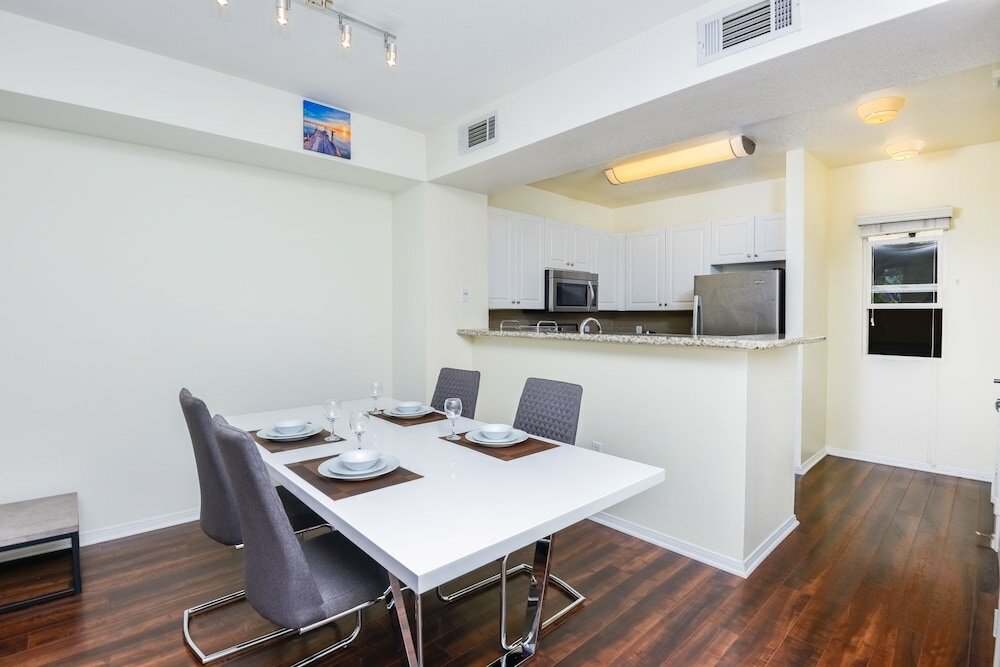 Фото Pelicanstay in Downtown San Diego