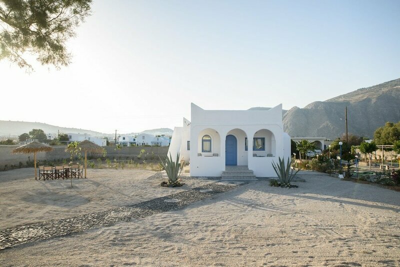 Гостиница Villa George Santorini
