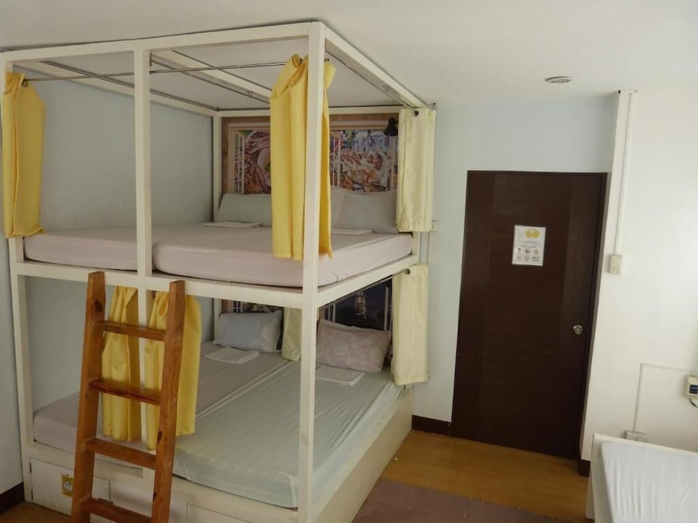 Фото His Capsule Hostel