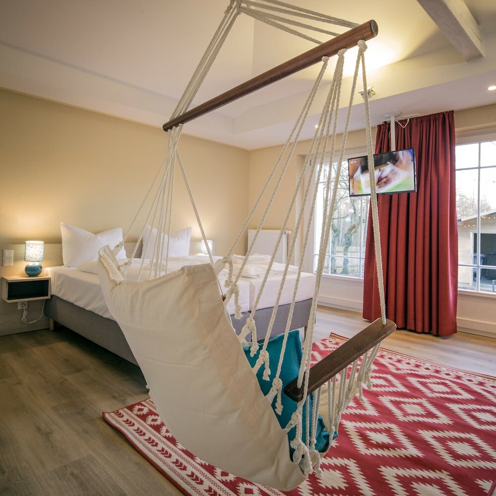 Фото Little Suite Apartments