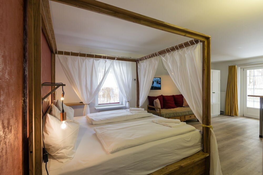 Фото Little Suite Apartments