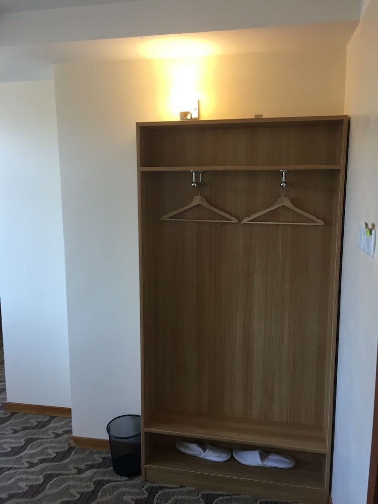 Фото Отель Очир титэм (Бриллиантовая корона)