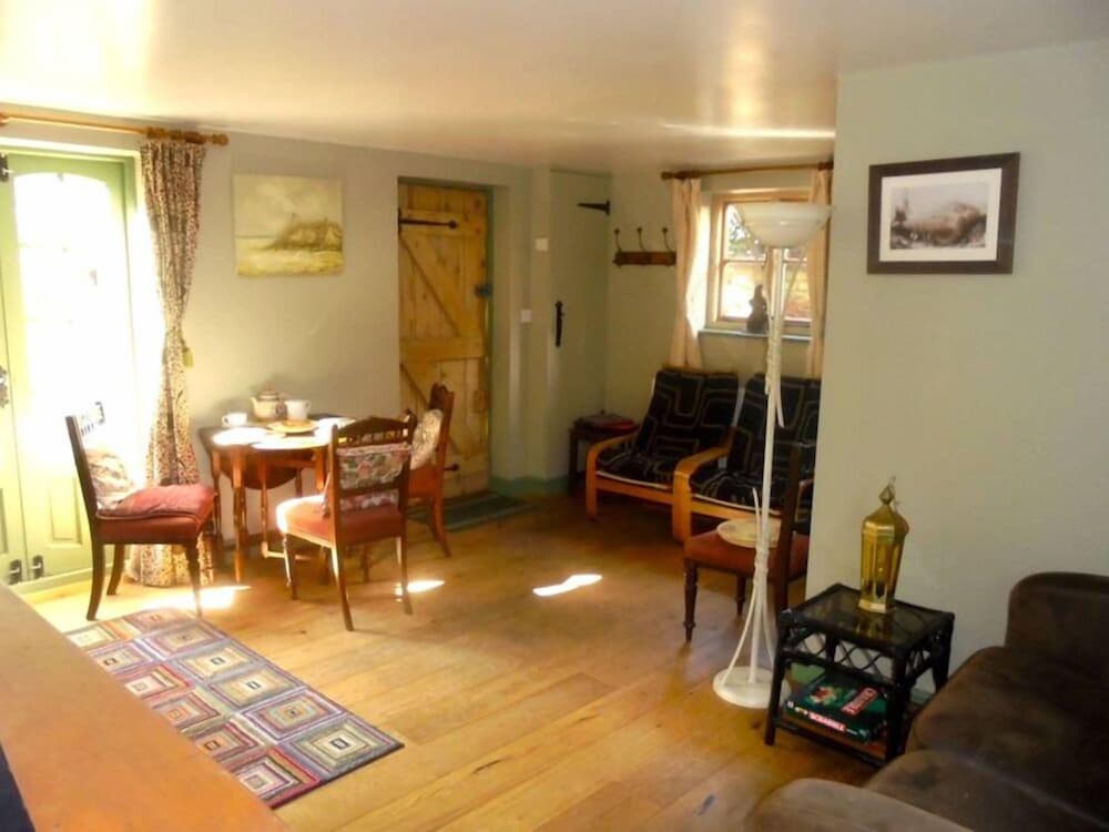 Фото Needles Cottages