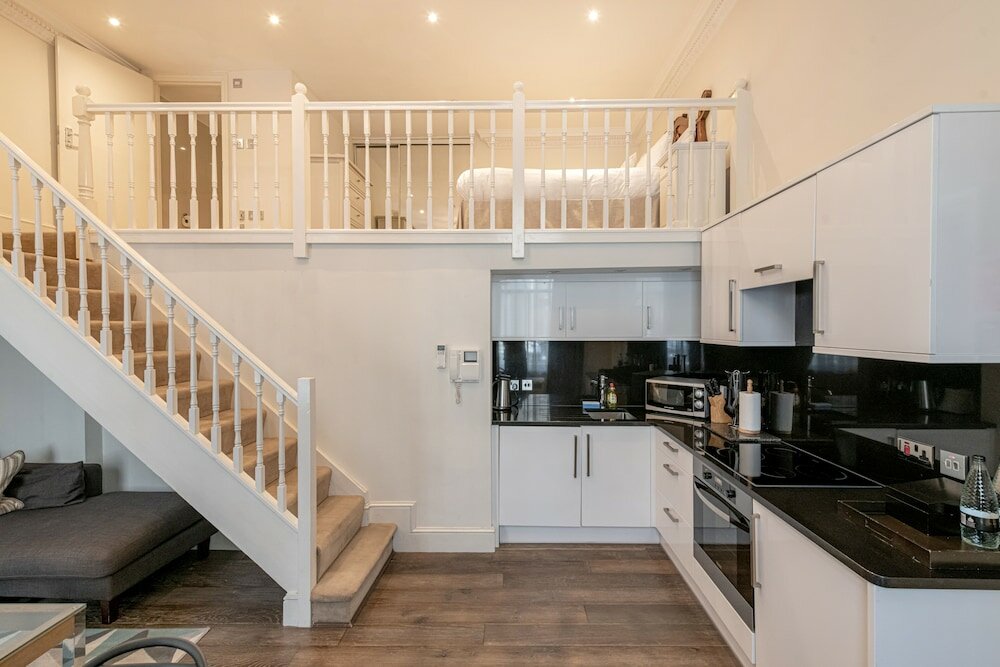 Фото Queensgate Court