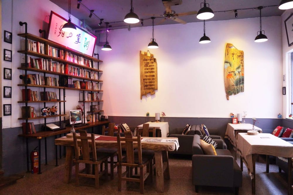 Фото Zhaohuaxishi Youth Hostel