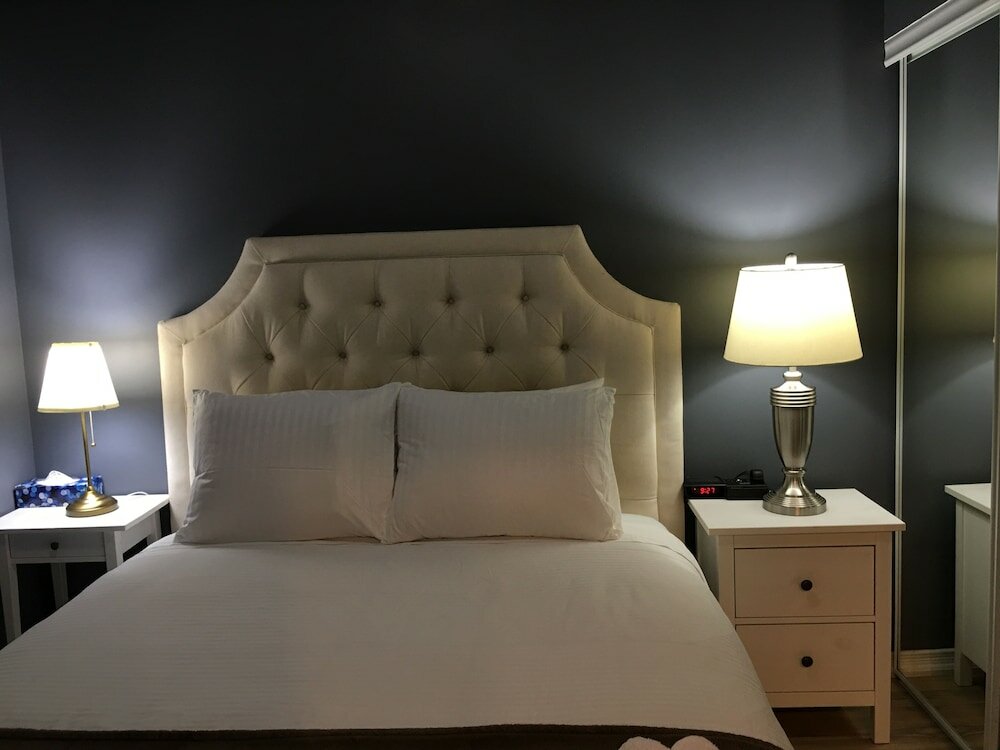 Фото Altitude Suites Bay Street by Teristo Group