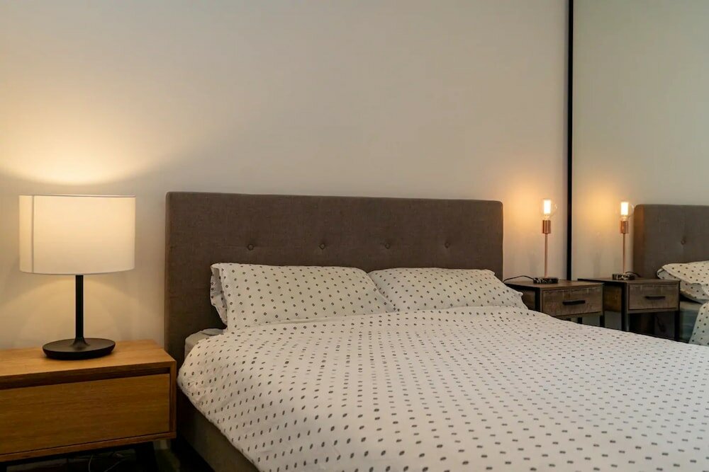 Фото Modern 1 Bedroom Apartment South Yarra