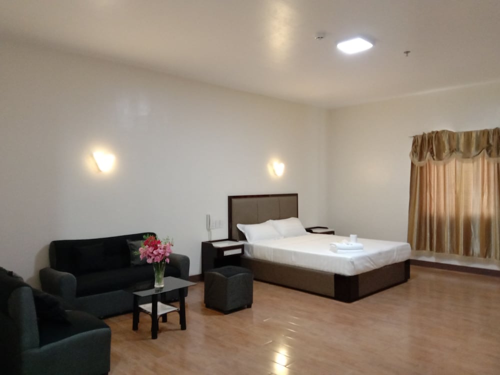 Фото Meaco Royal Hotel- Lucena