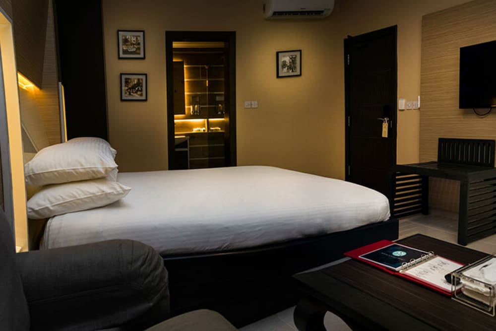 Фото Home Suites Boutique Hotel