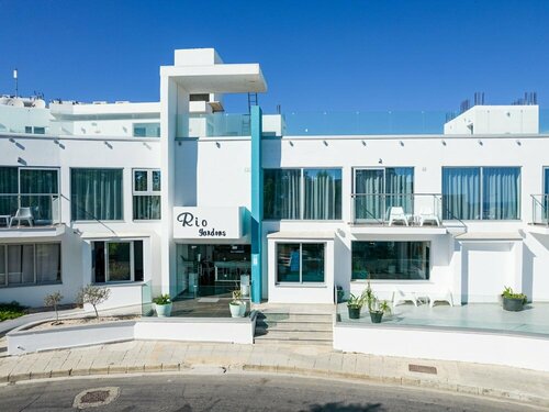 Гостиница Sanders Rio Gardens - Cozy 1-bedroom Apartment With Shared Pool and Balcony в Айя-Напе