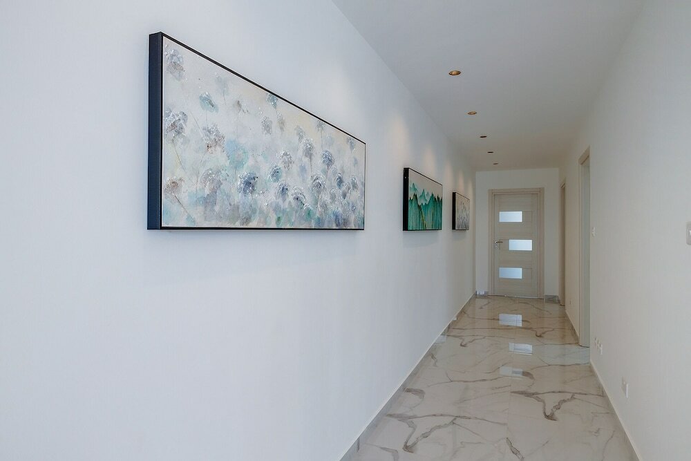 Фото Fabulous Penthouse Close to St George's Bay