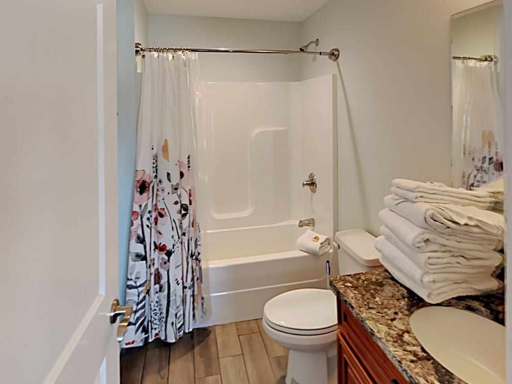 Фото Breezy Blue Cottage