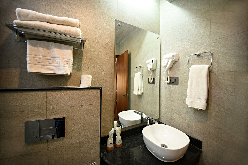 Фото Everest Boutique Hotel