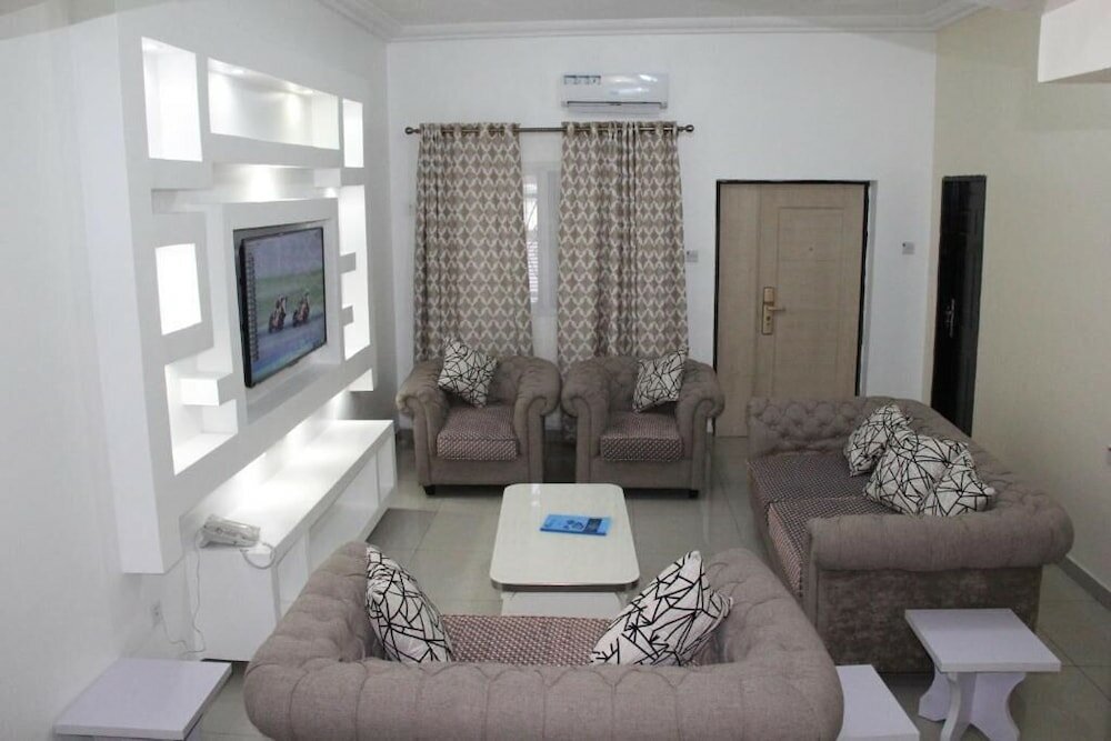 Фото Blooms Spot Hotel and Apartments