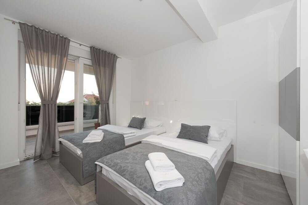 Фото Villa Magnifica Apartments with pool