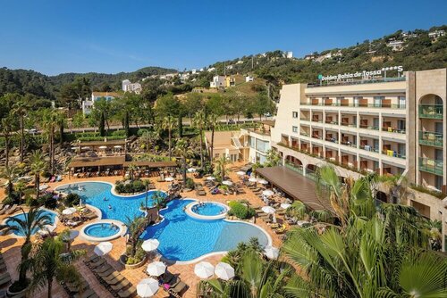 Внешний вид отеля Golden Bahía de Tossa & SPA в Тосса-де-Маре, фото 1