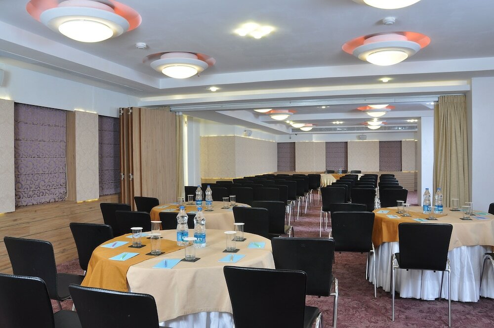 Фото Hotel Niharika