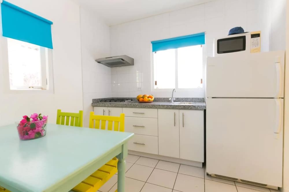 Фото Pauline's Apartments Aruba