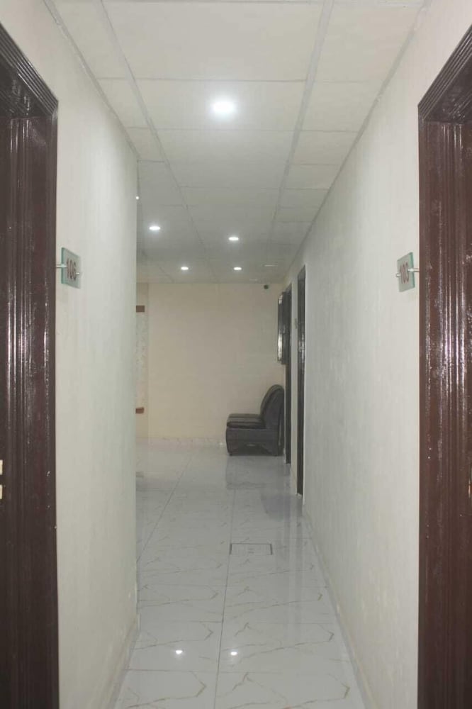 Фото Hotel Shadman