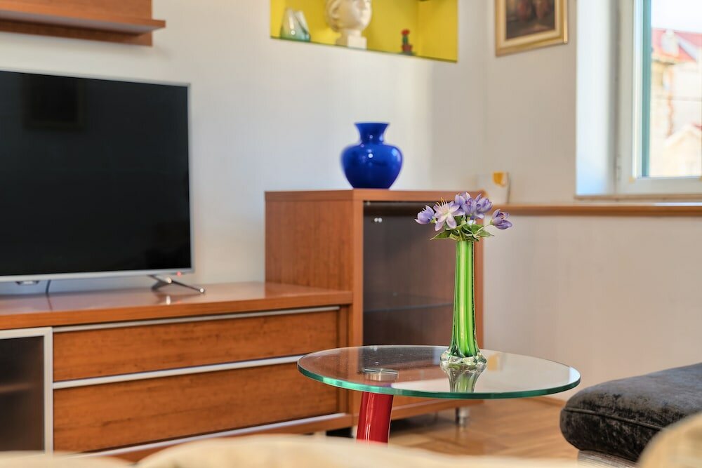 Фото Poetry House