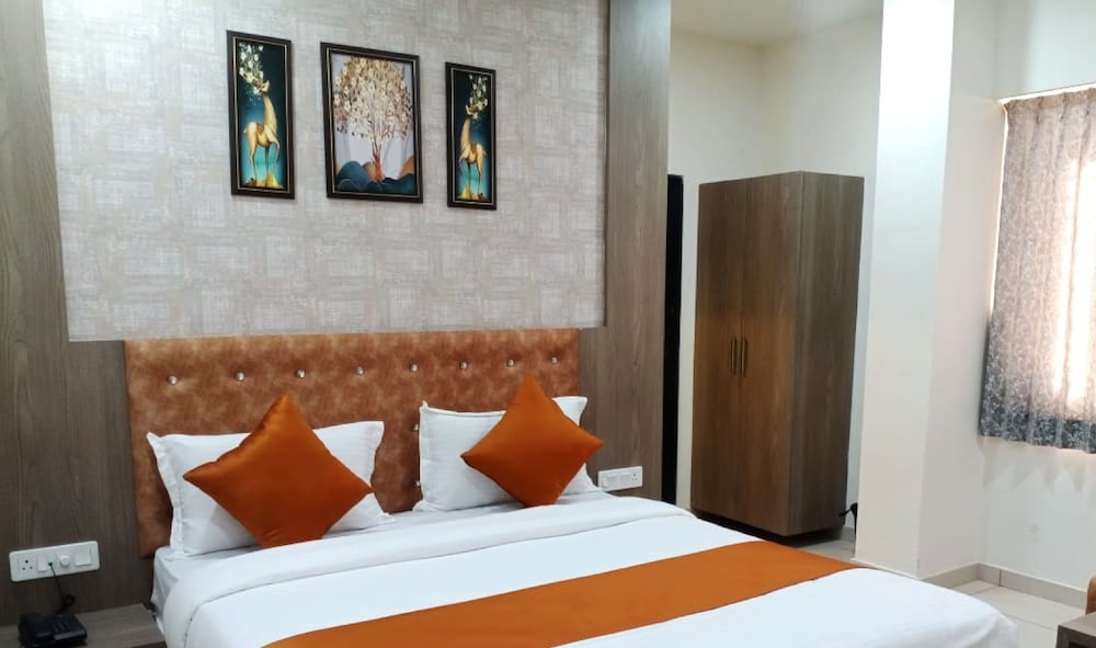 Фото Hotel M D Residency Anand