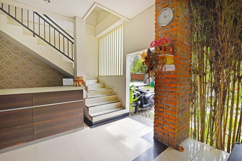 Фото Capital O 91405 Hotel Lavarta