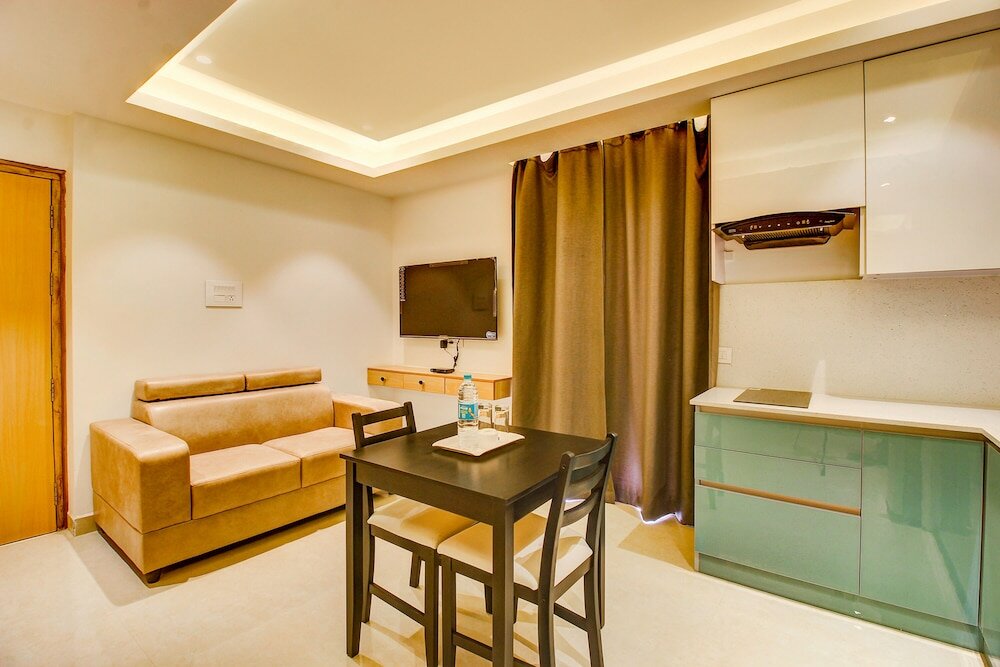 Фото Fabhotel Western Suites