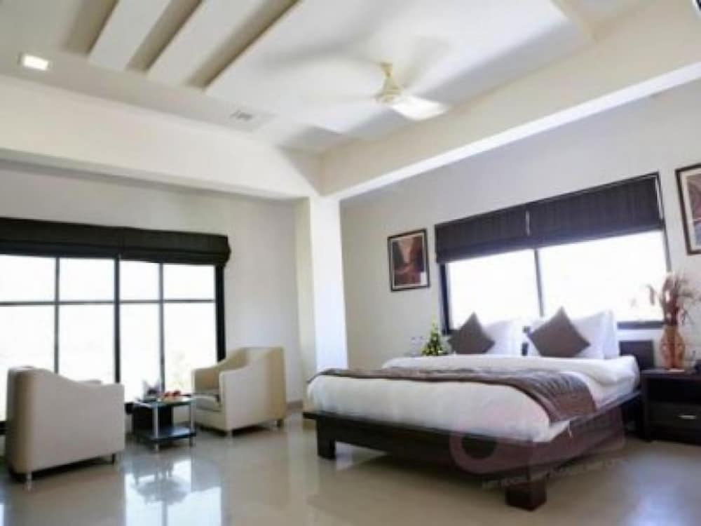 Фото The Sky Comfort-Hotel Jamnagar Residency
