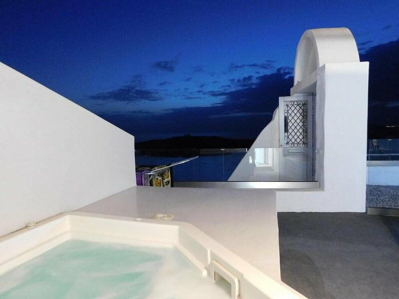 Гостиница Fira Cave Suites