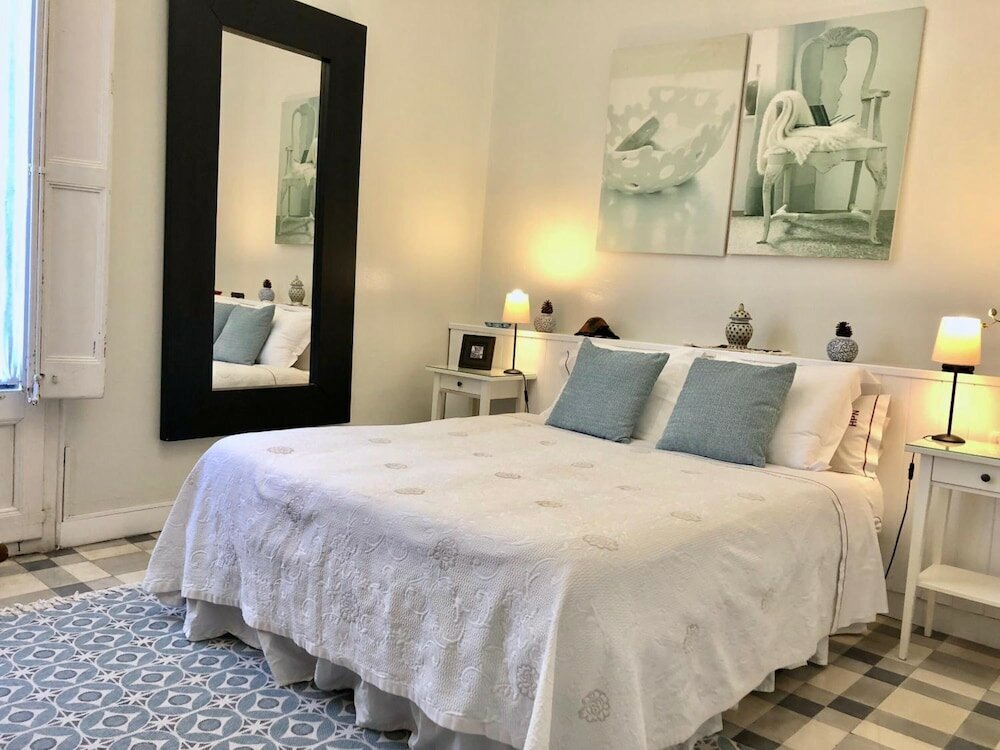 Фото Hostal B&b Poblenou