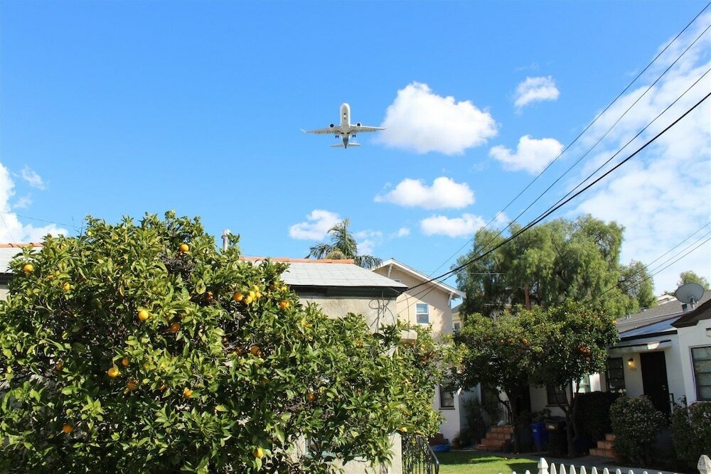 Фото Orange Tree Cottages Downtown