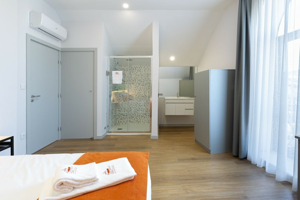 Фото Serra do Pilar Porto Suites