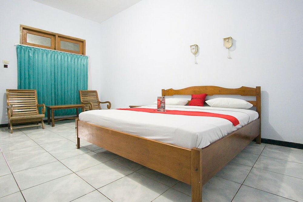 Фото RedDoorz Plus @ Jalan Raya Pasir Putih