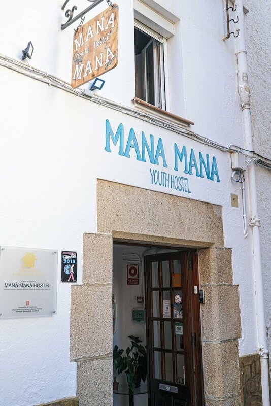 Гостиница Mana Mana Youth Hostel в Тосса-де-Маре
