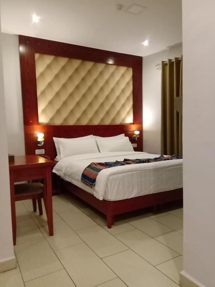 Фото Seven Days Hotel