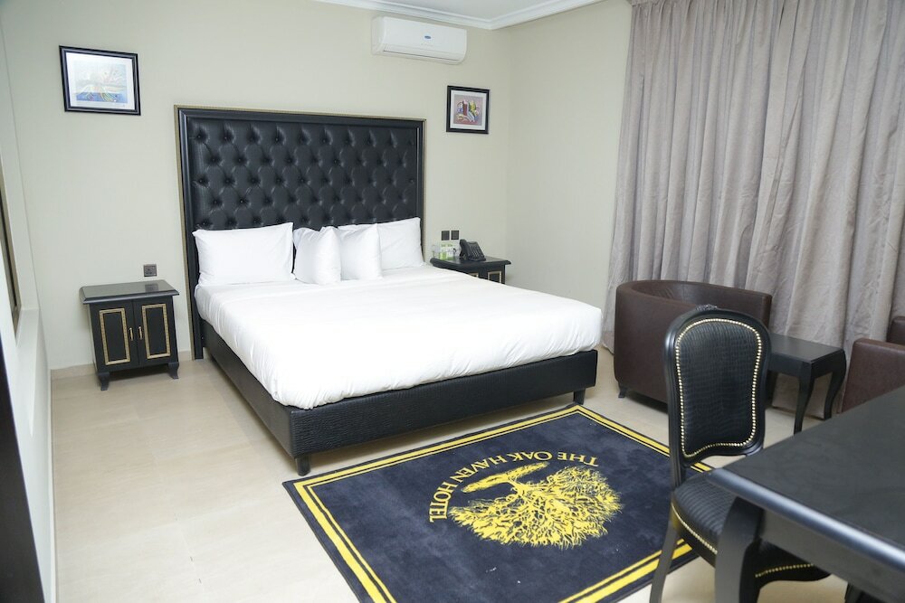 Фото Oak Haven Hotel and Suites