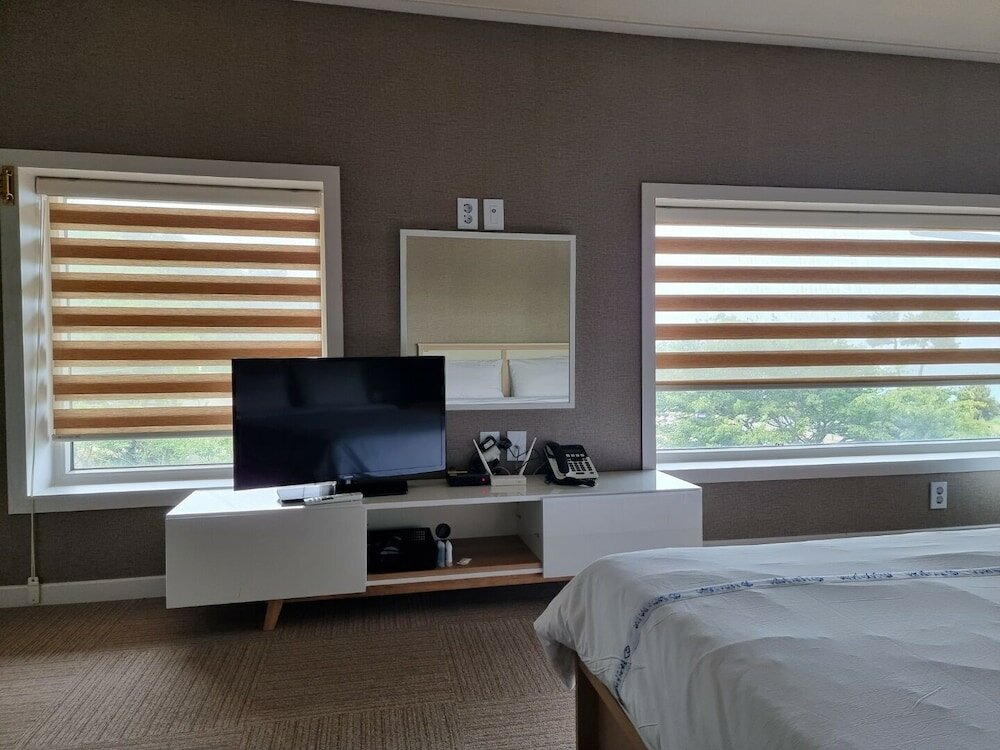 Фото Benikea Mountain and Sea Yangyang