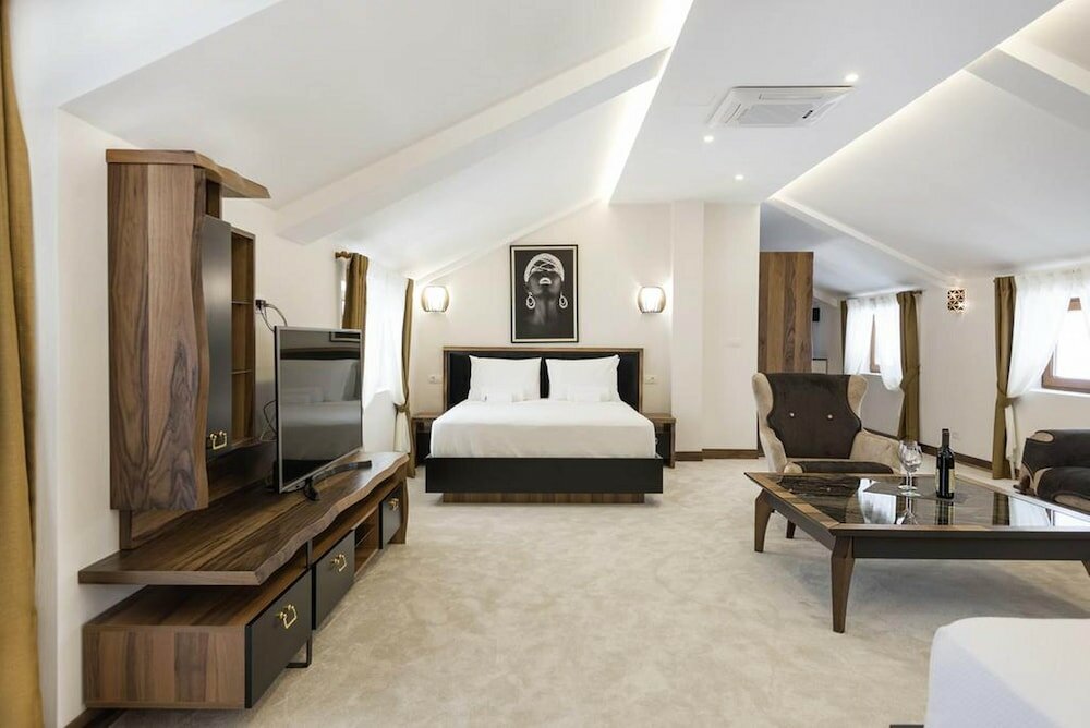 Фото Апарт-Отель Waikiki Tivat