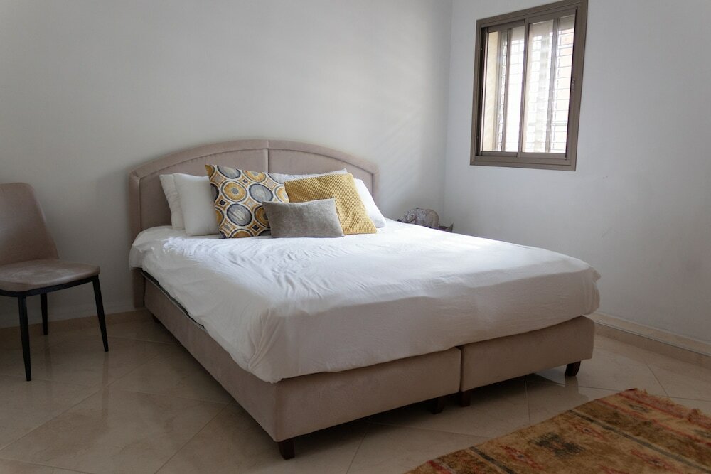 Фото Modern Downtown 3br by Ahlan Hospitality