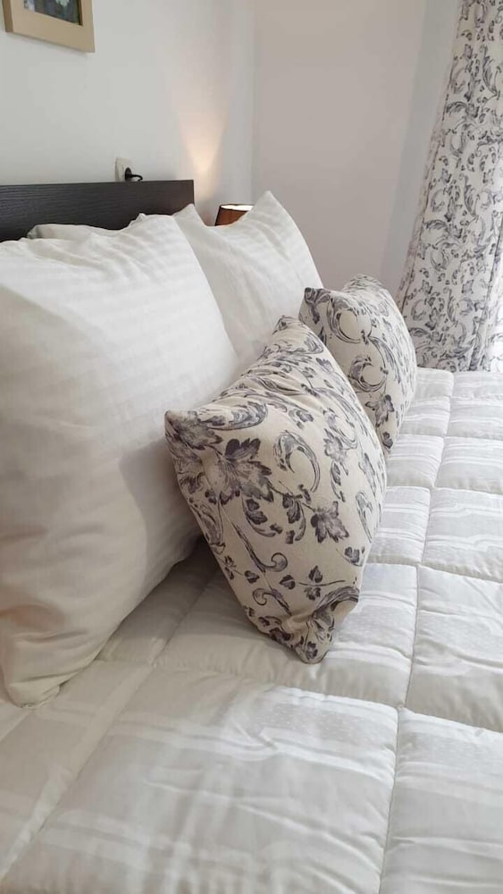 Фото Lovely Flat Near Port! Few Min From City Center