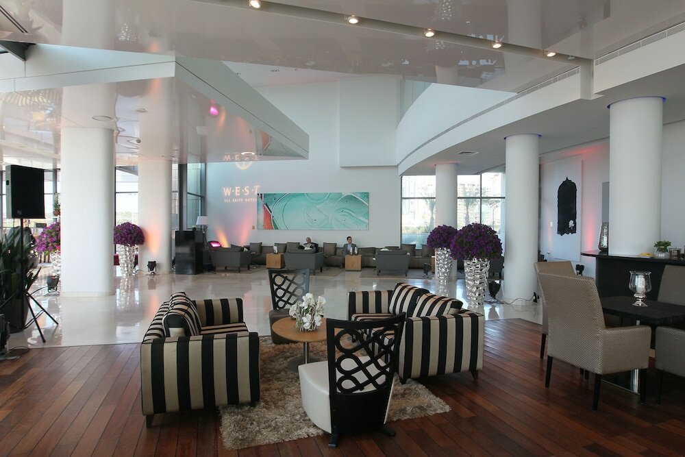 Фото West All Suite