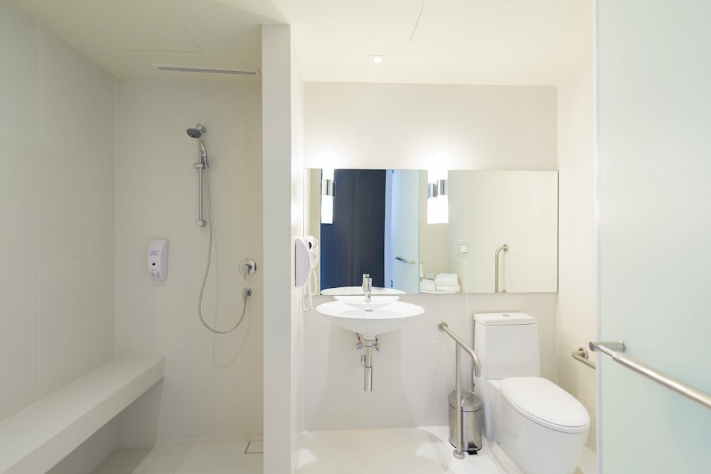 Фото Holiday Inn Express Bangkok Siam, an Ihg Hotel