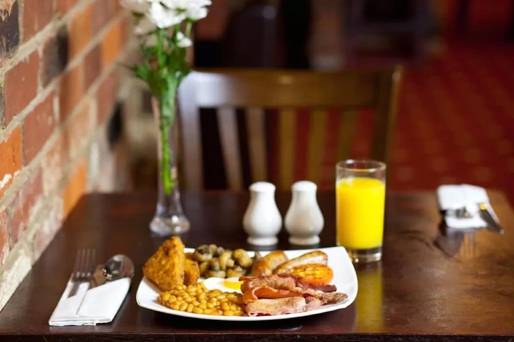 Фото The Angel Hotel