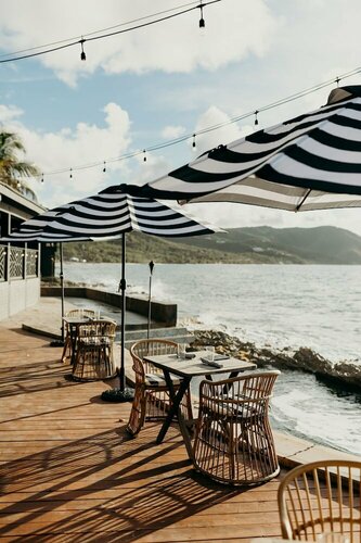 Гостиница The Waves at Cane Bay на Сен-Круа