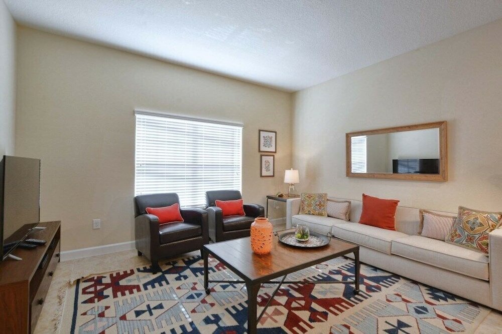 Фото Townhome W/splashpool In Storey Lake -1610st 4 Bedroom Townhouse by Redawning